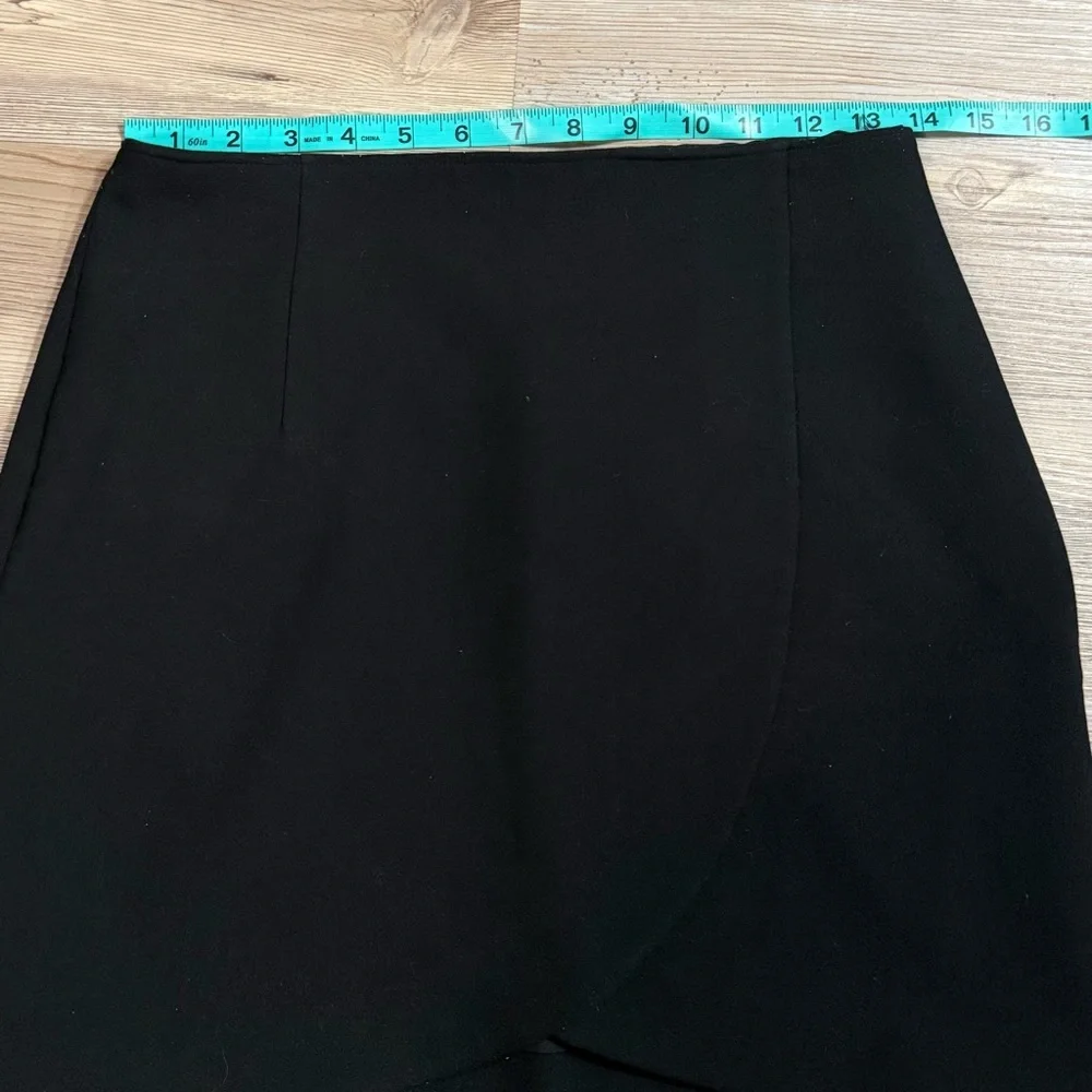 Express Black Mini Skirt - Picture 4 of 8